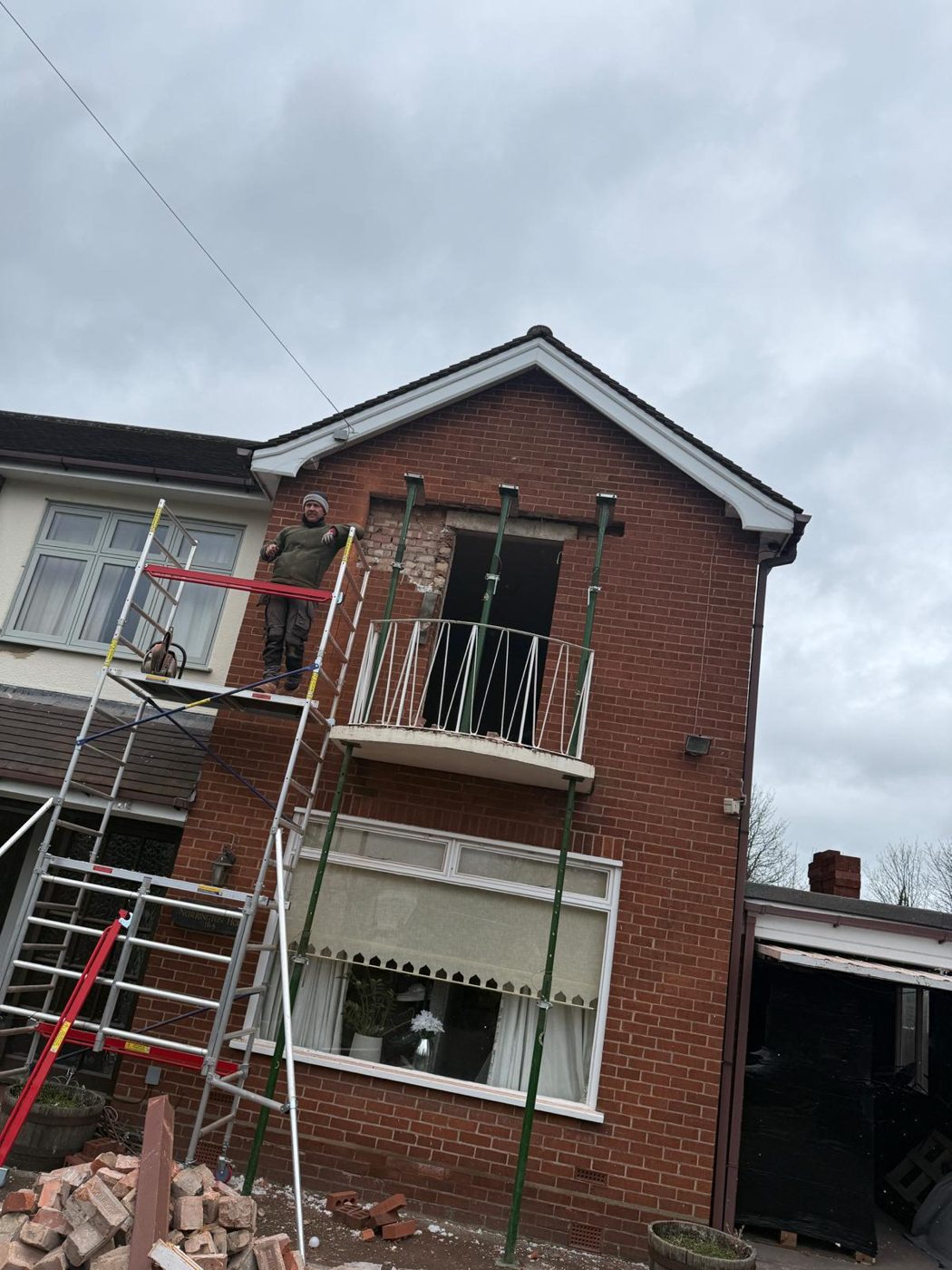 Extension under scaffolding