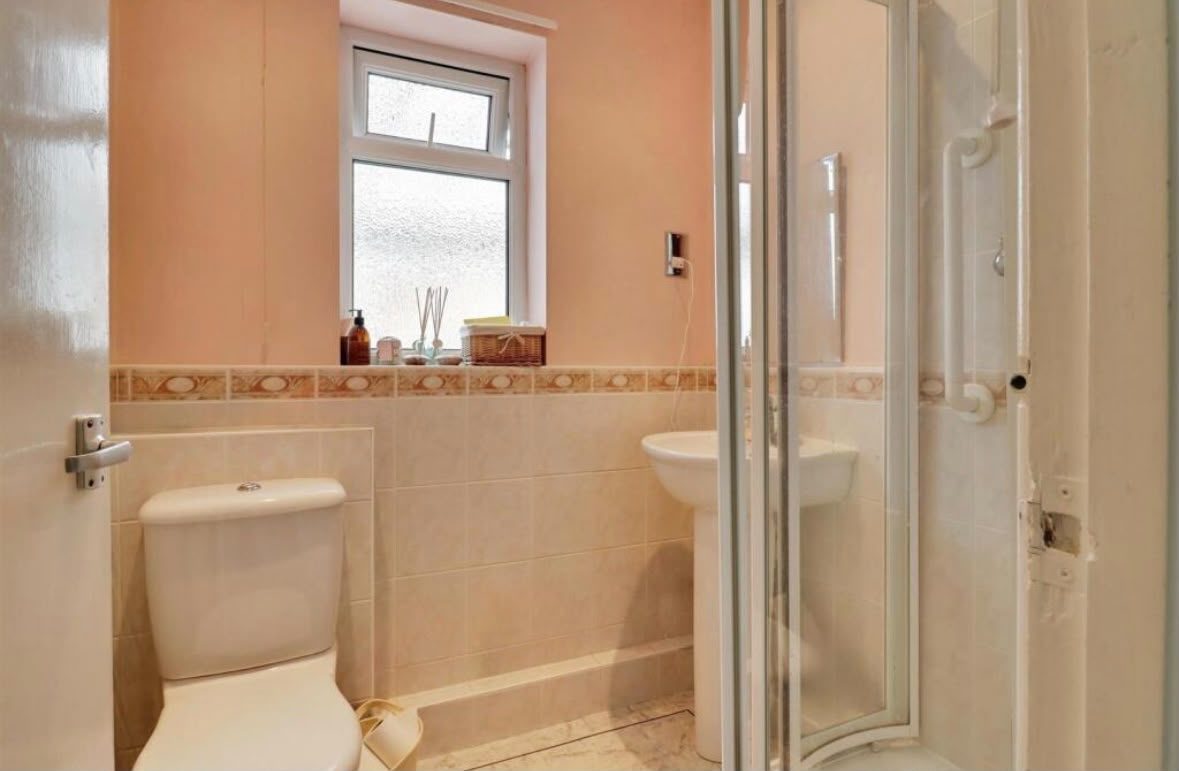 Original bathroom before